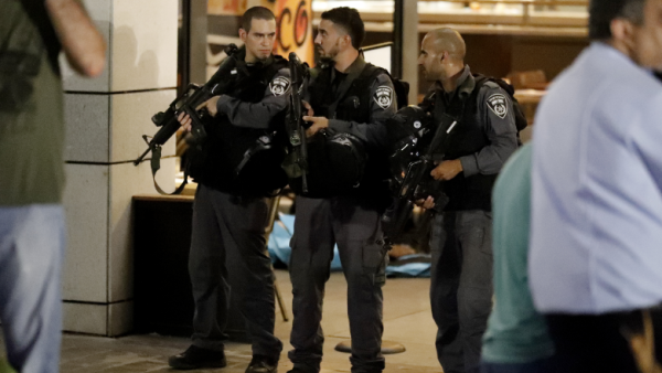 Israeli security forces gather outside the Sarona shopping complex after a shooting attack on June 8, 2016. (AFP/Jack Guez)