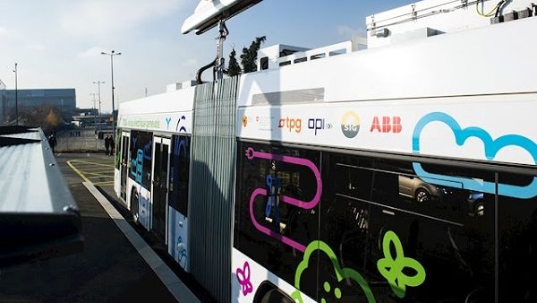 First e-buses with ABB’s world-record flash-charging technology go into commercial service.