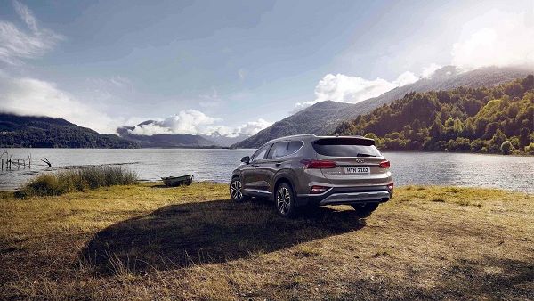 Powerful SUV with best-in-class safety and exceptional roominess.