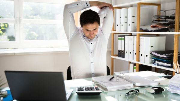 Keep these 10 simple tips in mind, to avoid gaining weight when you have a 9-5 desk job. (Shutterstock)