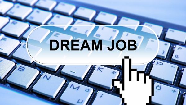 According to the ad, all of the applicants should have excellent written and spoken English and computer literacy in MS Windows. (Pixabay)