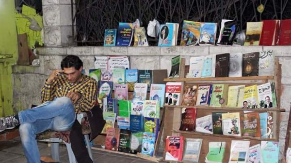 Shadi Abu Naser at his book stand in Irbid, Jordan. (Facebook/Shadi Abu Naser)