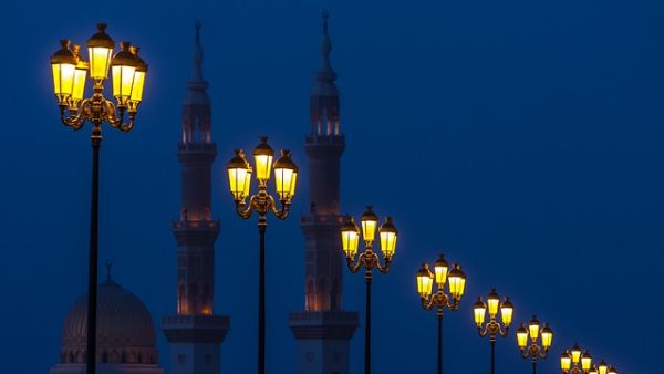 A mosque at night. (Pixabay)