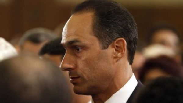 قضى مبارك عامين من الحبس على ذمة قضية قتل المتظاهرين