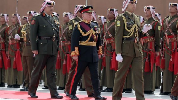 Jordanian King Abdullah II (C) arrives to attend the opening of the Jordanian parliament's new session in the capital Amman on November 7, 2016. (AFP/Stringer)