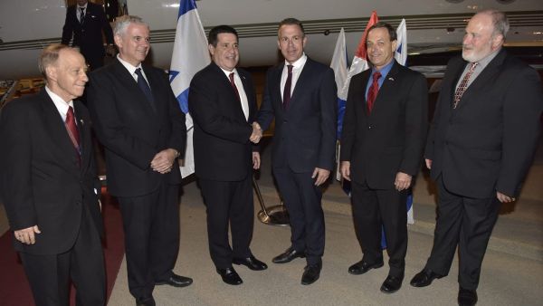 Paraguay's President Horacio Cartes arrived in Israel (Twitter)