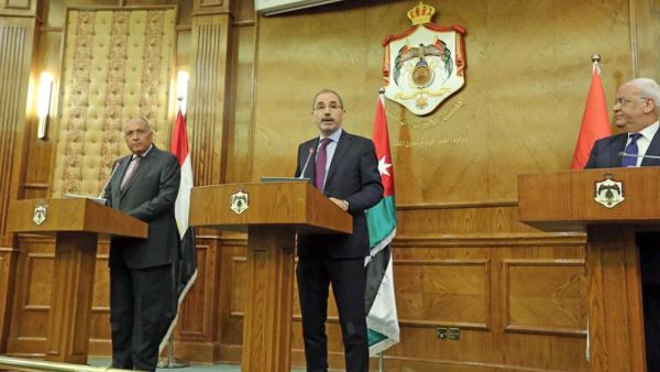 Foreign Minister Ayman Safadi, Egyptian Foreign Minister Sameh Shukri and Saeb Erekat, PLO’s executive committee’s secretary and chief Palestinian negotiator, during a press conference in Amman on Sunday (Petra photo)