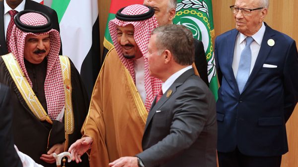 Jordan's King Abdullah II (2-R) speaks to Saudi Arabia's King Salman bin Abdulaziz al-Saud (2-L) as Tunisian President Beji Caid Essebsi (R) stands behind them during the Arab League summit in the Jordanian Dead Sea resort of Sweimeh on March 29, 2017. (AFP/Khalil Mazraawi)