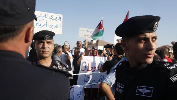 مجلس النواب يمنع المصور الصحفي "فارس خليفة" من التغطية ويصدر قراراً بالسماح للصحفيين بالتواجد 5 دقائق