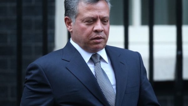 ربطت المواقع بين إحالة الأمراء إلى التقاعد من الخدمة العسكرية ومحاولة الانقلاب المذكورة