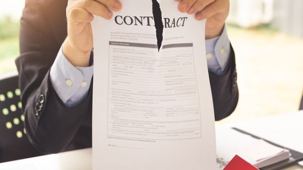 2,140 contracts of expatriates froze in Kuwait. (Shutterstock)