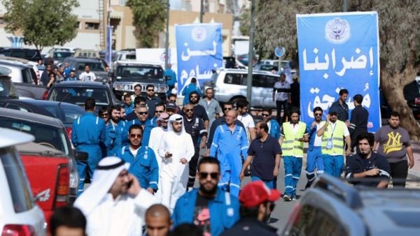 After registering a healthy surplus for 16 consecutive years, Kuwait posted its first budget shortfall of $15 billion in the 2015-2016 fiscal year, following a slump in oil prices. (AFP/File)