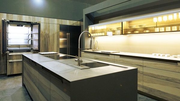 The design of SIGNATURE KITCHEN SUITE embodies a spirit of advanced craftsmanship, innovative performance, enhanced usability and premium service.
