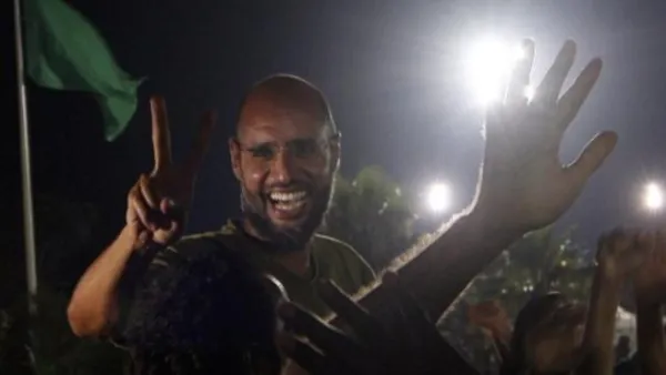سيف الإسلام بين أنصاره في طرابلس قبل سقوطها بيد مقاتلي "الإنتقالي"