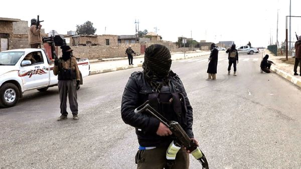 مقاتلون ملثمون في ليبيا