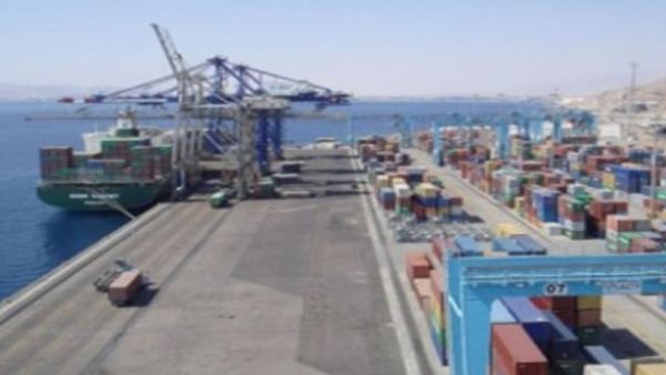 الباخرة المحتجزة مملوكة لاوكراني قام بقرصنة شحنة من السيارات مستوردة من قبل 25 تاجرا ليبيا