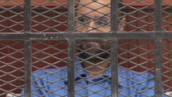 مجموعة من الثوار من منطقة الزنتان تحتجز سيف الاسلام القذافي