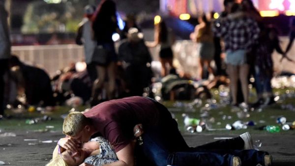 محققون: منفذ مجزرة لاس فيغاس أطلق النار لتسع دقائق
