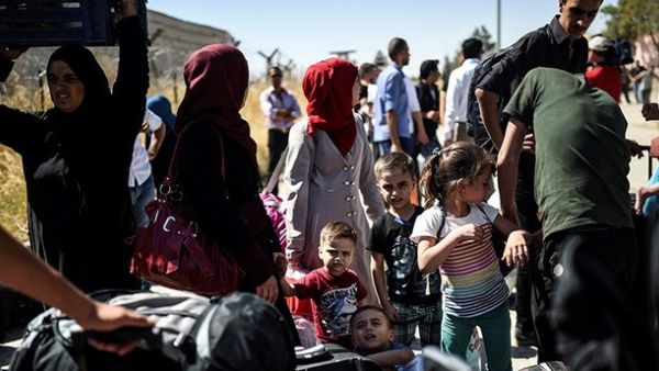Syrian refugees on their way back to Syrian. (AFP)