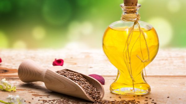 بذور الكتان هو زيت شفاف مائل للإصفرار، يستخلص من البذور المجففة لنبات الكتان