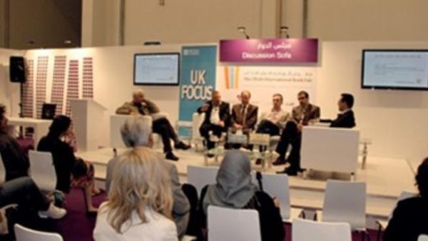 كُتّاب «البوكر»: الكاتب ليس مطالبا بالتنبؤ بما سيحدث في مجتمعه