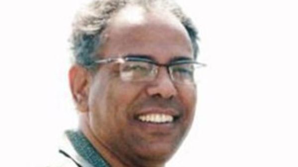 صدور ديوان "حركات مراهقين" للشاعرأحمد المريخى