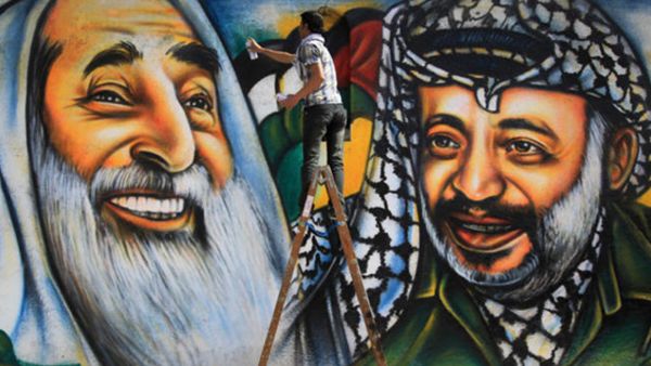 Graffiti in Gaza City of Sheikh Yassin (L), late leader of Hamas, and Yasser Arafat, late leader of Fath.(Mahmud Hams/AFP)