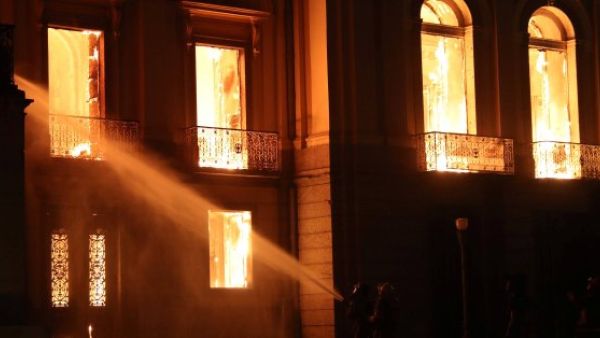 Yesterday, the National Museum of Brazil - one of Brazil’s principal historical collections, w/ everything from indigenous artifacts to meteorites - burned down (Twitter) Yesterday, the National Museum of Brazil - one of Brazil’s principal historical collections, w/ everything from indigenous artifacts to meteorites - burned down (Twitter)