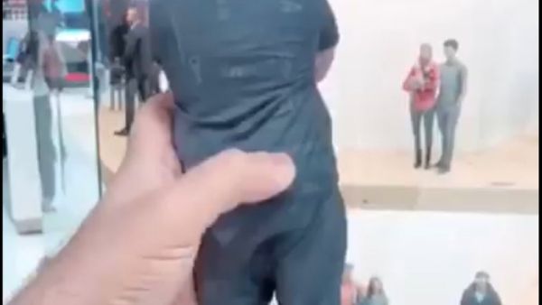 Image was circulating among social media users. It was taken in front of the shop with the facade showing the 3D-printed figures. (Social Media) Image was circulating among social media users. It was taken in front of the shop with the facade showing the 3D-printed figures. (Social Media)