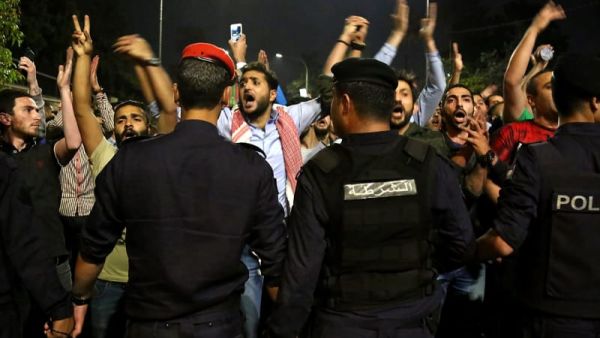 Jordanians protest against austerity for on June 2, 2018. (AFP) Jordanians protest against austerity for on June 2, 2018. (AFP)