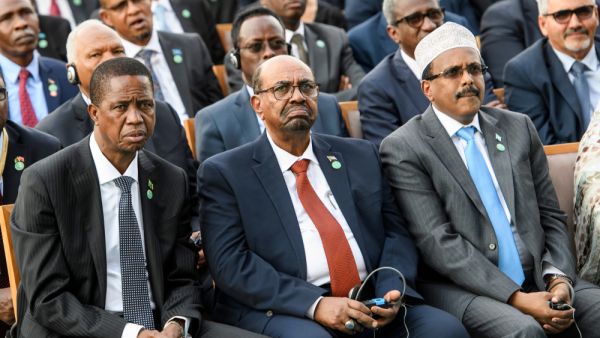Sudan's President Omar Hassan Ahmad al-Bashir(C) (Twitter)