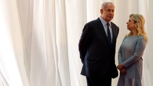 Israeli Prime Minister Benjamin Netanyahu iwth his wife (Twitter)