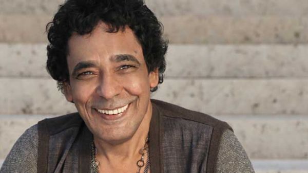 النجم المصري الشهير محمد منير