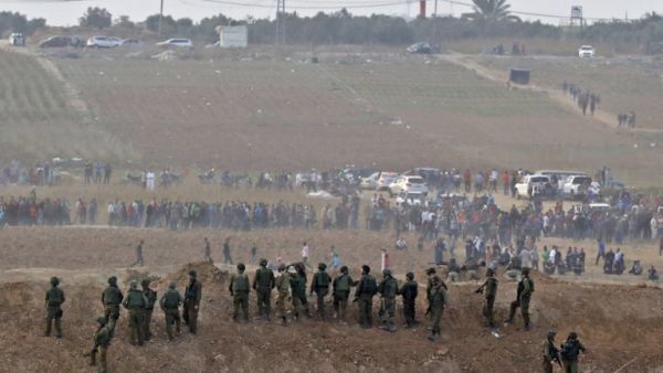 Israeli soldiers taking position during clashes with Palestinian protesters across the border. (Jack GUEZ / AFP)
