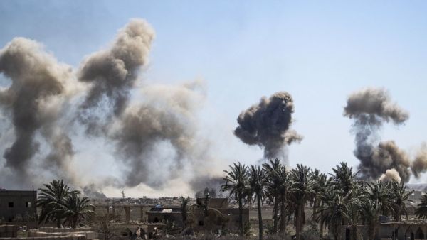Heavy smoke rises above the Islamic State (IS) group's last remaining position in the village of Baghouz during battles with the Syrian Democratic Forces, in the eastern Syrian province of Deir Ezzor. (AFP/ File)