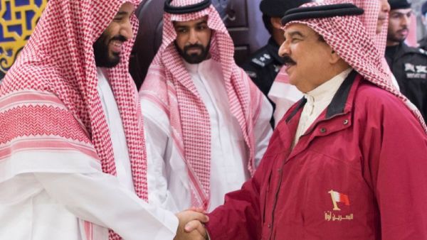Crown Prince Mohammed bin Salman (L) shaking hands with Bahrain's King Hamad at the closing ceremony of the "Gulf Shield 1" military drills in eastern Saudi Arabia. (AFP /BANDAR AL-JALOUD)
