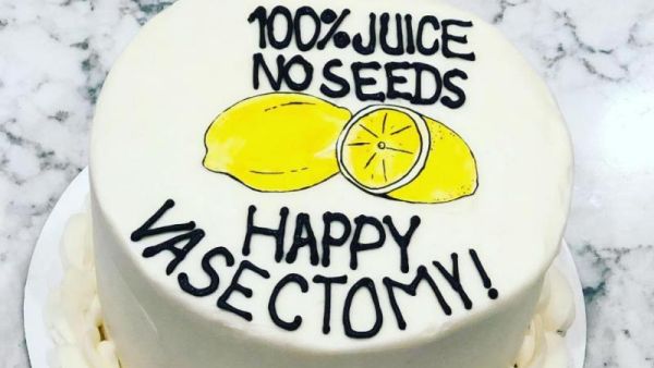 Cake celebrates man's 'Happy Vasectomy'. (Twitter)