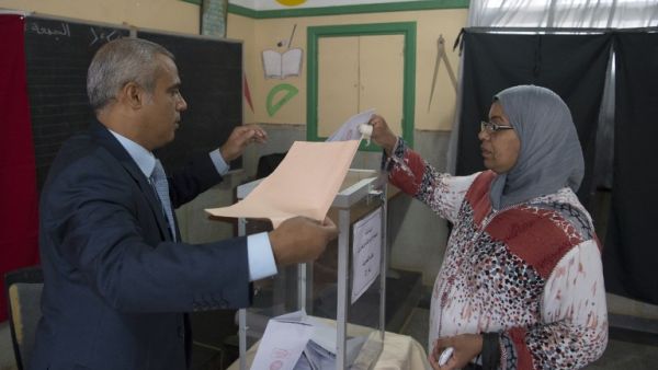 A Moroccan woman casts her ballot for the parliamentary election at a polling station in the capital Rabat on October 7, 2016. (AFP/Fadel Senna)