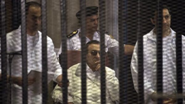 علاء وجمال مبارك أمام المحكمة