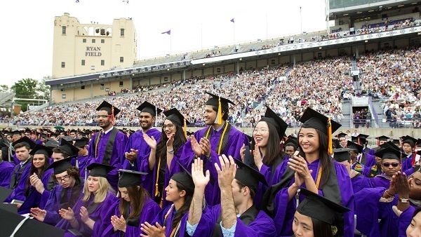 سجلت دفعة 2017 أكبر عدد من الخريجين الحاصلين على تخصصات فرعية وشهادات مختلفة