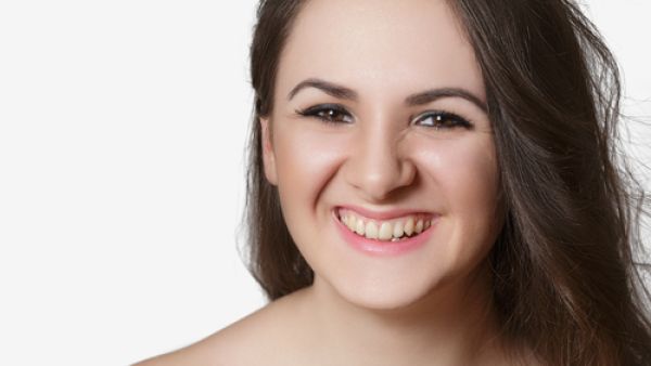 استخدمي درجتين من كريم الأساس ووزعي الدرجتين بذكاء
