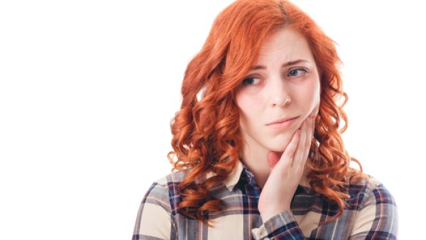 تعيش البكتيريا التي تسبب التهاب اللثة في البلاك وتسبب التهاب اللثة