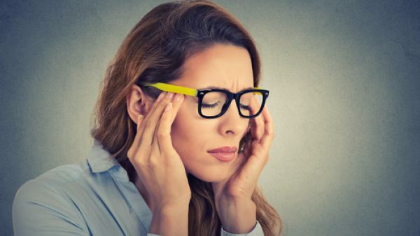 عندما يبدأ الصداع، قد تحتاج إلى القيام ببعض التغيرات للسيطرة عليه
