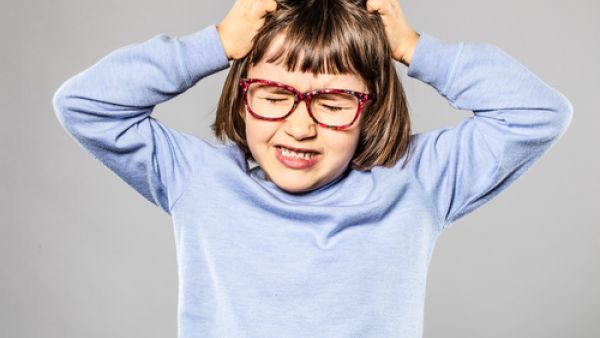 الأطفالَ يكتسبون سلوكَ العصبية من البيئةِ المحيطةِ بهم