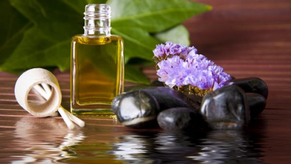 أضيفي عصير الليمون الحامض إلى معطر غرفة الطعام