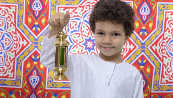 الفوانيس المعدنية فخطورتها تكمن في مواد الدهان و الالوان