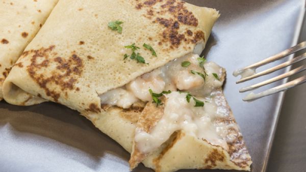 كريب الجمبري بصلصة البشاميل كريب الجمبري بصلصة البشاميل