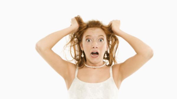 تعيش العروس قبل يوم زفافها ضغطاً كبيراً يؤثر عليها سلبياً
