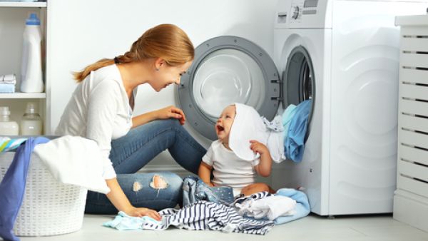 غسل ملابس الصغار يتطلب عناية خاصة
