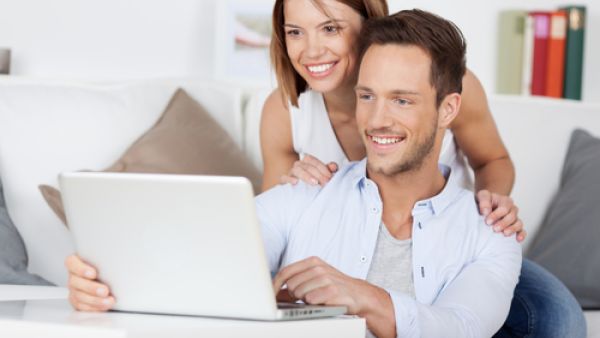 توقف عن تصفح الفيس بوك ومواقع التواصل الاجتماعي خلال المساء

